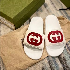 GUCCI SLIDES